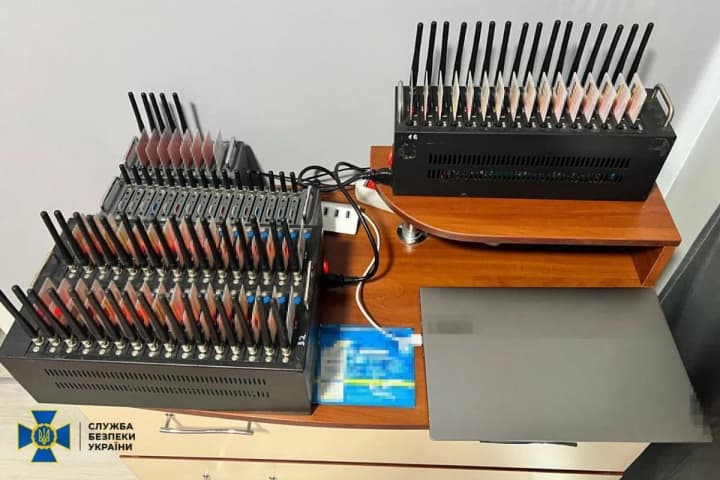 pomogali-rf-razgonyat-feiki-kremlya-i-vzlamivat-telefoni-ukrainskikh-voinov-razoblacheni-dve-botofermi