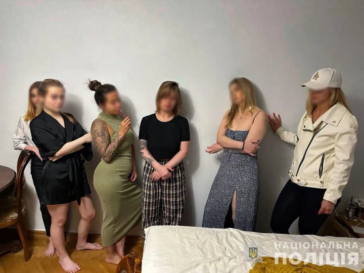 u-lvovi-vykryly-masshtabnu-spilnotu-suteneriv-zaroblialy-ponad-16-milioniv-u-misiats