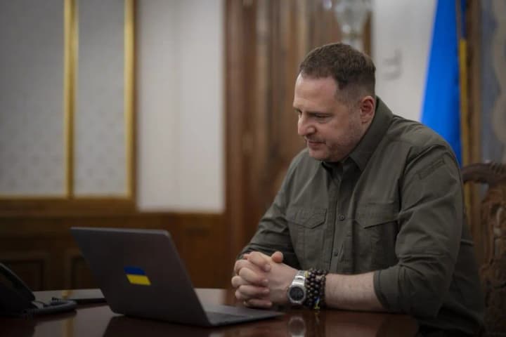 andrei-yermak-obsudil-s-sovetnikom-prezidenta-yuar-itogi-sammita-mira