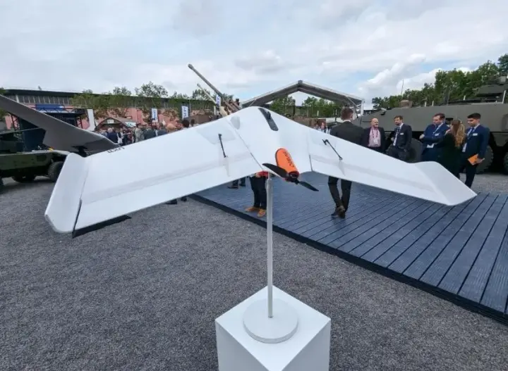 na-vystavtsi-eurosatory-2024-predstavyly-dron-smertnyk-colibri