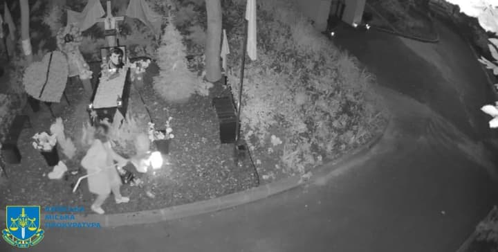 the-act-of-vandalism-on-the-graves-of-the-fallen-soldiers-of-da-vinci-juice-and-petrichenko-was-committed-by-an-unknown-woman-investigation-launched-prosecutors-office