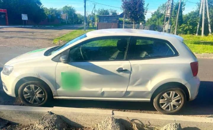 did-not-adhere-to-a-safe-interval-in-the-kiev-region-a-volkswagen-driver-hit-a-14-year-old-cyclist