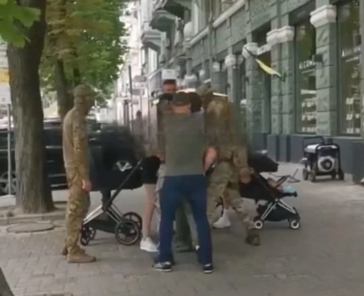 napad-na-viiskovoho-u-dnipri-politsiia-vidkryla-kryminalni-provadzhennia