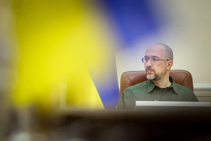 uriad-vydiliaie-1-mlrd-hrn-na-shkilni-avtobusy