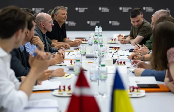 ukraina-i-daniya-obsudili-koalitsiyu-vozmozhnostei-rech-shla-o-samoletakh-f16-i-finansirovanii-oboronproma