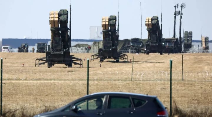 belii-dom-mozhet-razreshit-razvertivanie-amerikanskikh-voennikh-podryadchikov-v-ukraine-cnn