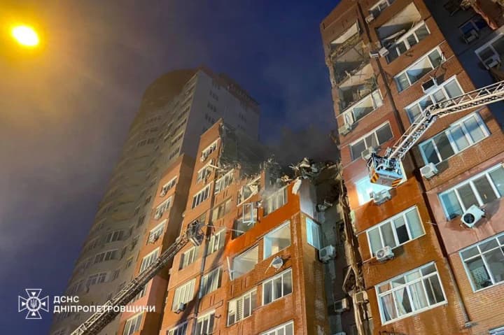u-dnipri-likviduvaly-pozhezhu-pislia-vorozhoi-ataky-zahynula-1-liudyna-travmovano-9-vriatovano-2