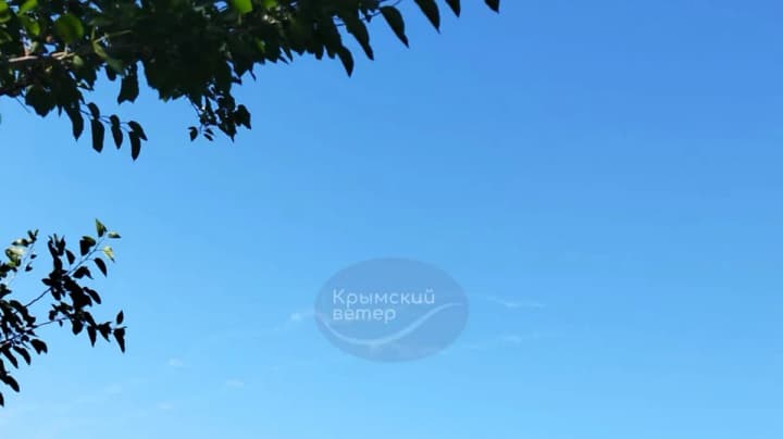 v-okkupirovannom-krimu-obyavlena-vozdushnaya-trevoga-vblizi-sevastopolya-razdayutsya-vzrivi