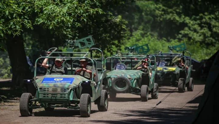 volontery-ho-vilni-ta-virni-peredaly-viiskovym-cherhovu-partiiu-bahhi-pikapiv-ta-vidremontovanoi-trofeinoi-tekhniky