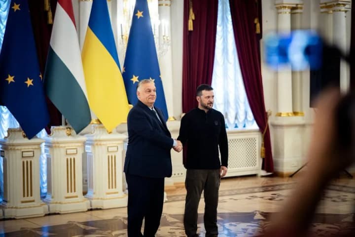 orban-confirms-visit-to-kyiv-shows-photo-with-zelenskyy