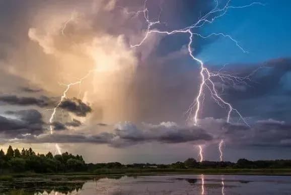 a-thunderstorm-is-approaching-the-western-regions-power-engineers-warn-of-possible-blackouts