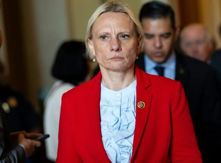 congresswoman-spartz-accused-of-bringing-firearms-through-airport-security-system