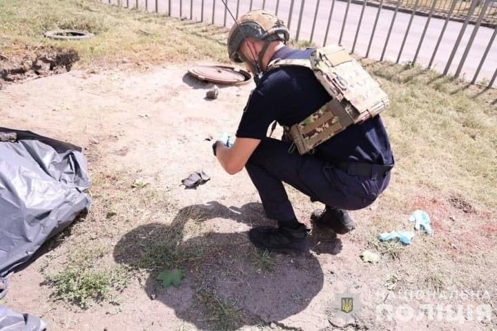 udarom-rf-po-dnipru-poshkodzheno-torhovyi-tsentr-i-likarniu-politsiia-pokazala-foto-i-video