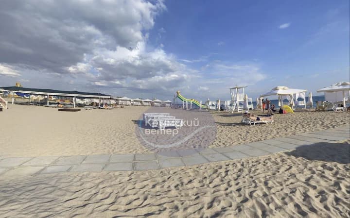there-are-empty-beaches-in-occupied-crimea-and-the-authorities-warned-people-about-the-lack-of-shelters