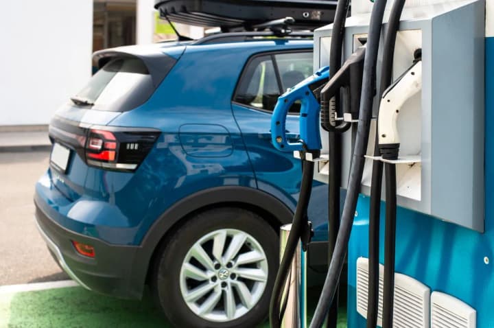 new-eu-tariffs-on-chinese-electric-cars-leave-a-loophole-for-hybrids