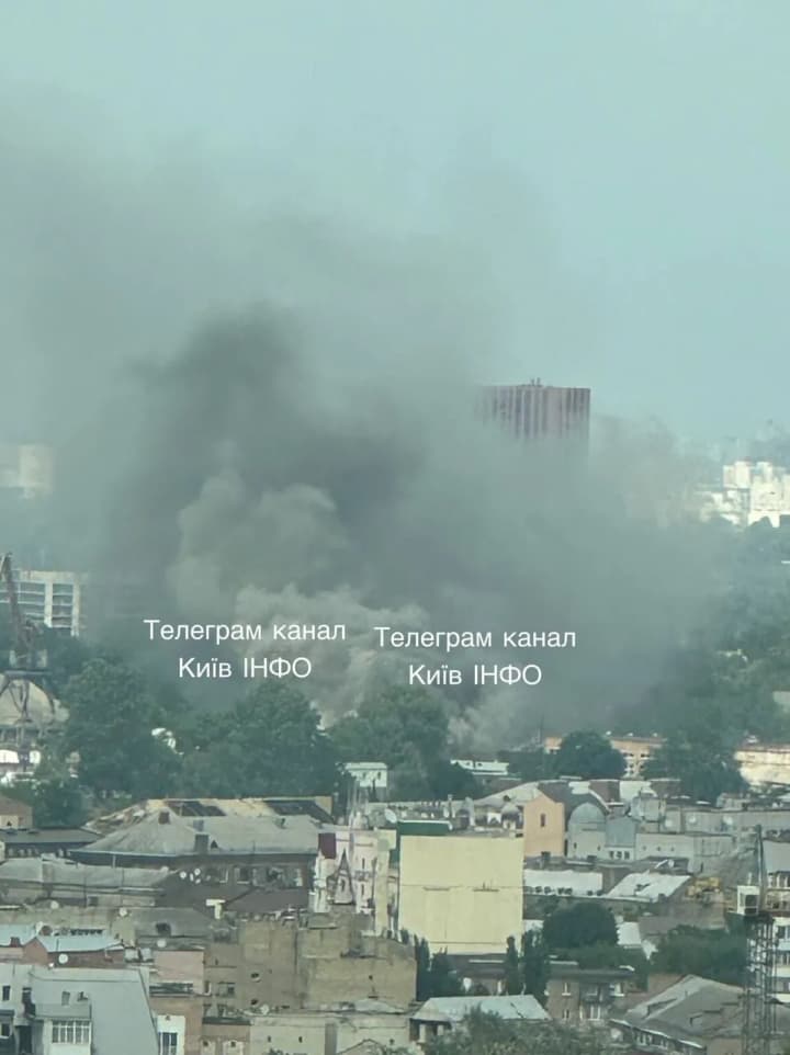 a-large-scale-fire-broke-out-in-the-center-of-kyiv-a-two-story-warehouse-building-is-on-fire