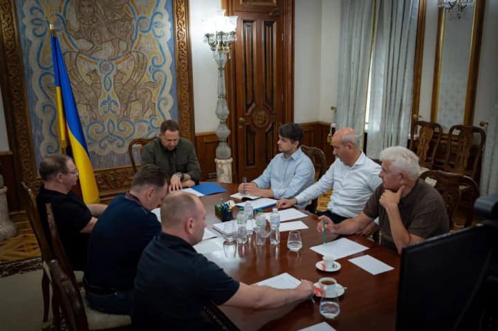 yermak-discusses-economic-development-under-martial-law-with-the-business-support-council
