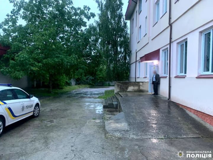 in-rivne-a-pensioner-doused-a-doctor-with-an-unknown-substance-pre-trial-investigation-launched