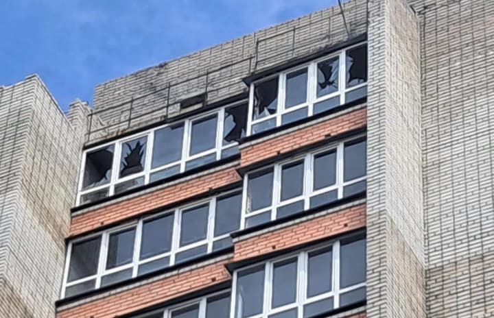 artillery-and-uavs-occupants-attacked-nikopol-district-two-men-were-wounded