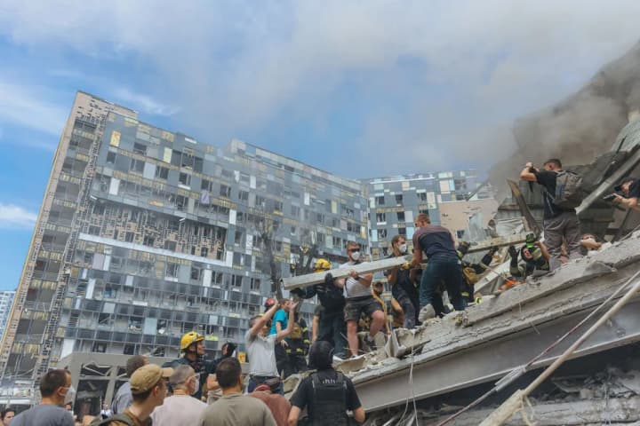 derzhava-povnistiu-vidbuduie-okhmatdyt-shmyhal