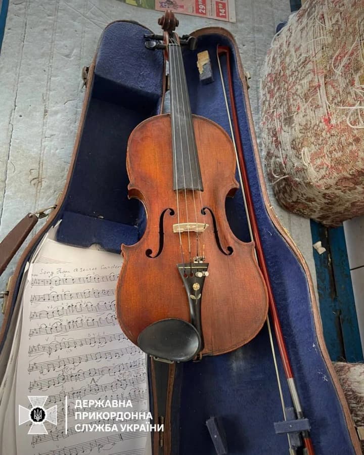 border-guards-prevent-illegal-export-of-stradivarius-violin-to-romania