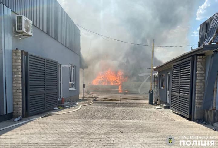 nikolaevshchina-okkupanti-atakovali-tsentr-goroda-voznesenska-odin-chelovek-pogib-i-yeshche-vosem-raneni