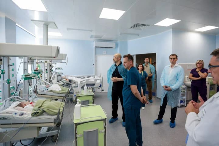 young-patients-of-okhmatdyt-childrens-hospital-transferred-after-rocket-attack-shmyhal