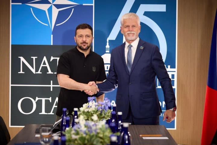 zelenskyy-and-czech-president-discuss-czech-initiative-to-supply-artillery-ammunition-to-ukraine