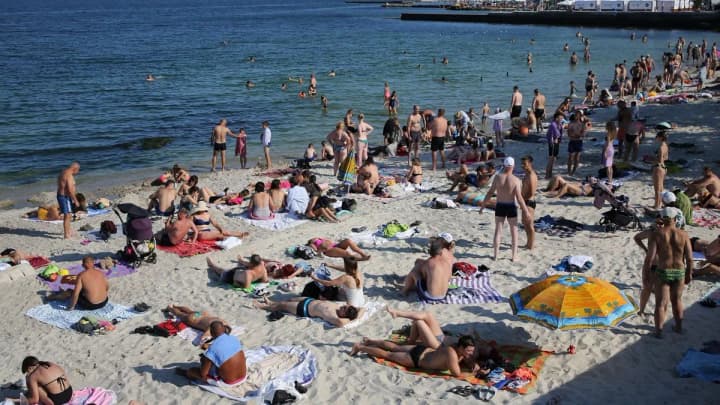 ibitsa-itaka-hrand-petin-v-odesi-ofitsiino-vidkryly-cherhovi-zony-dlia-kupannia