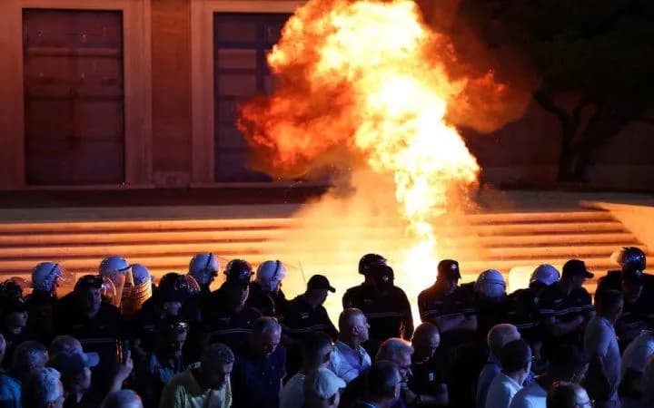 in-albania-demonstrators-throw-molotov-cocktails-at-the-government-building
