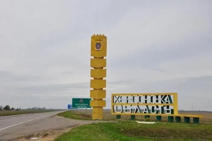 rosiiany-atakuvaly-pryozerne-na-khersonshchyni-zahynula-72-richna-zhinka-shche-dvoie-postrazhdaly