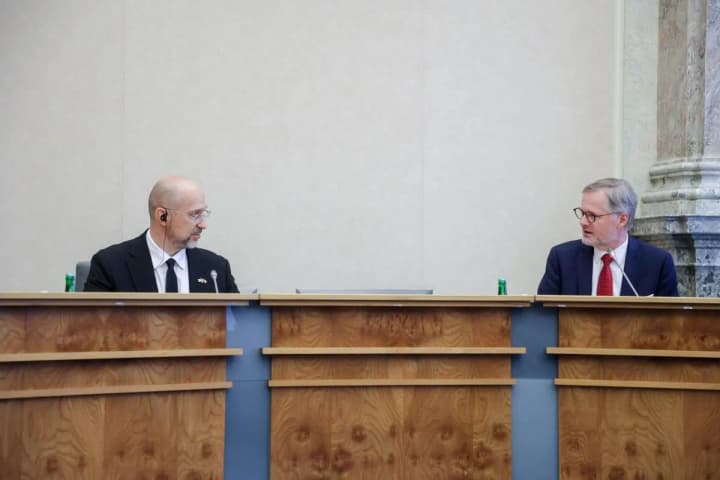 ukraina-pidpysala-z-chekhiieiu-uhody-pro-patronnyi-zavod-ta-vyrobnytstvo-shturmovykh-hvyntivok