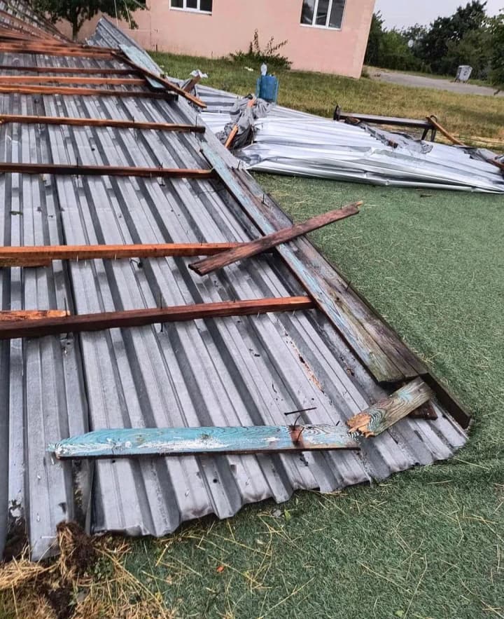 na-kyivshchyni-pid-chas-bureviiu-na-nepovnolitnoho-vpav-navis-iz-balok-yoho-hospitalizuvaly-ova