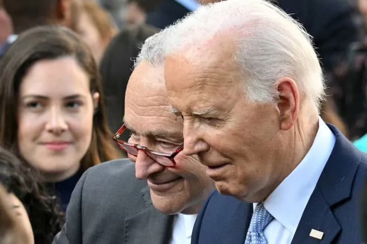 us-senate-democratic-leader-calls-on-biden-to-abandon-2024-elections