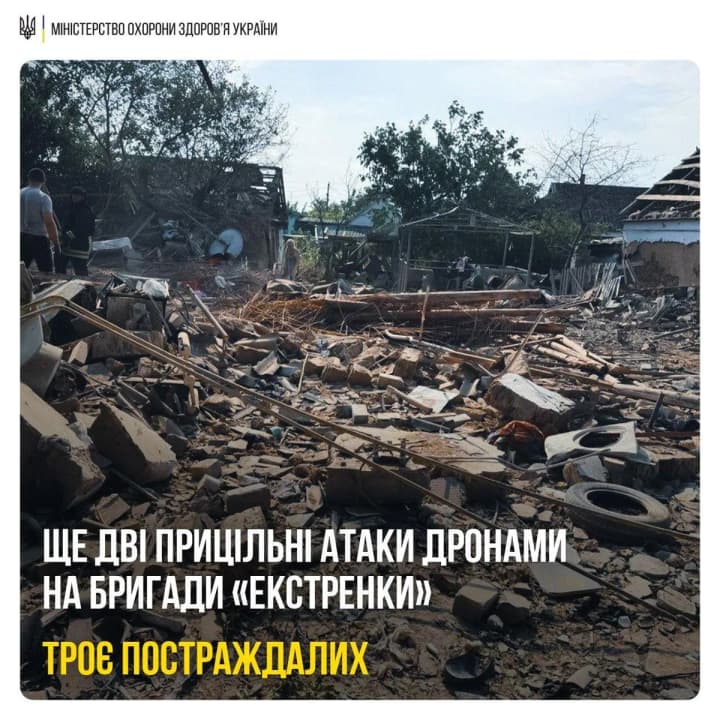 vnaslidok-vorozhoho-udaru-po-khersonshchyni-postrazhdaly-dvoie-feldsheriv-ta-vodii-shvydkoi-moz