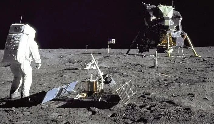 july-20-international-moon-day-world-chess-day