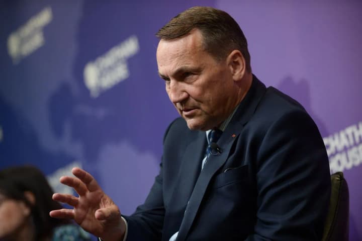 polish-foreign-minister-calls-on-the-eu-to-lift-restrictions-on-the-use-of-long-range-weapons-by-ukraine