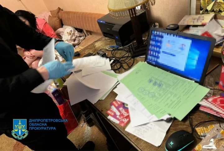 in-dnipro-a-doctor-had-been-issuing-electronic-prescriptions-to-non-existent-patients-for-two-years-and-the-state-suffered-losses-of-more-than-uah-1-million