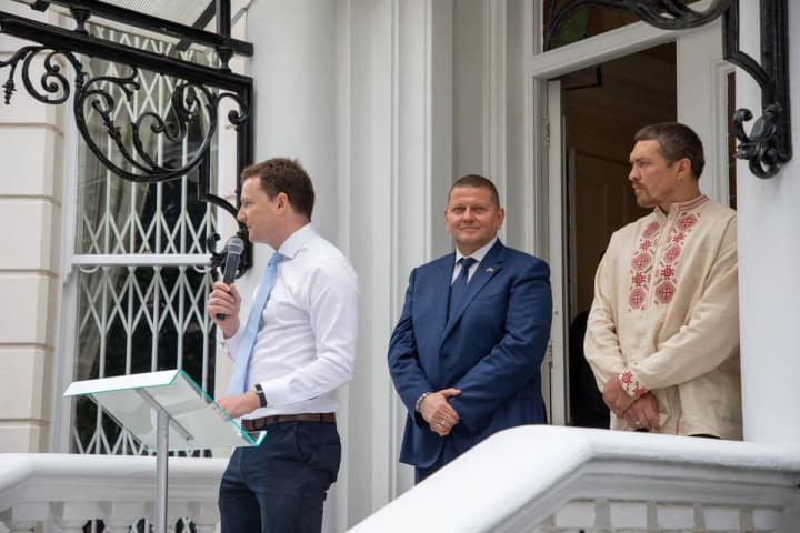 ambassador-zaluzhnyi-announces-the-departure-of-a-50-vehicle-convoy-from-the-uk-to-ukraine