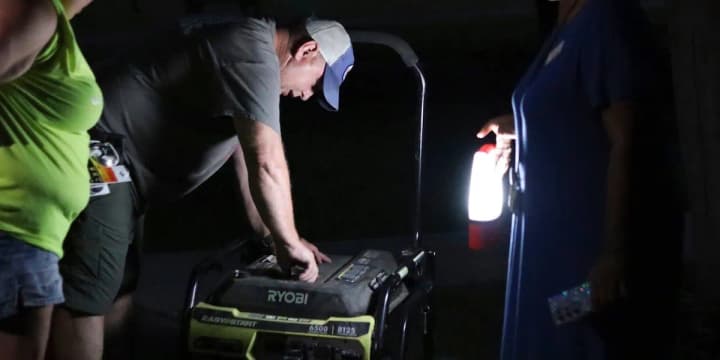 kilkist-zhertv-urahanu-beryl-u-tekhasi-zrosla-do-36-sered-nykh-ti-khto-zalyshyvsia-bez-elektryky-u-speku