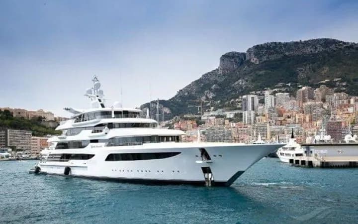 8-billion-vs-920-thousand-arma-is-trying-to-hide-its-fiasco-with-medvedchuks-yacht-by-selling-a-buggy-and-an-atv