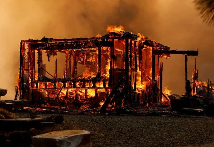 the-largest-fire-in-the-united-states-has-covered-1600-square-kilometers-threatening-cities