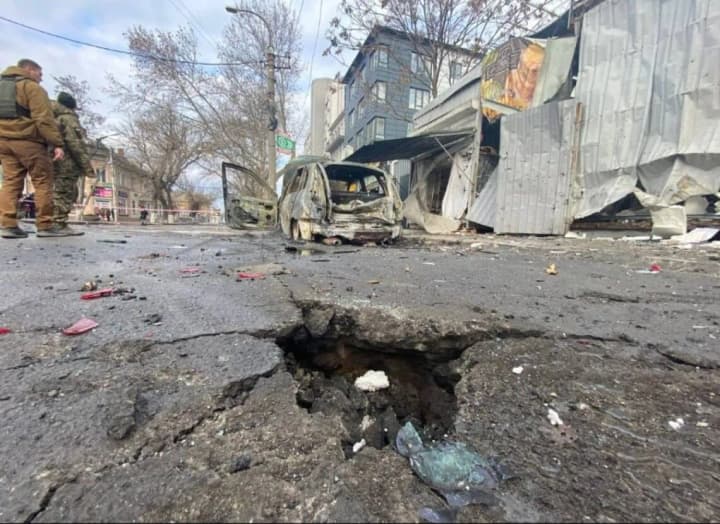 vrazheskaya-ataka-po-kamishanam-na-khersonshchine-devyat-postradavshikh-16-letnii-paren-v-reanimatsii