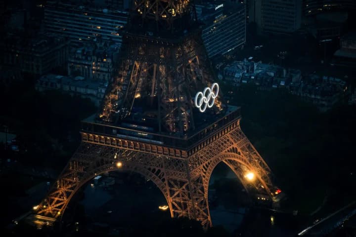 fencer-harlan-triumphs-in-her-first-fight-at-the-2024-olympics