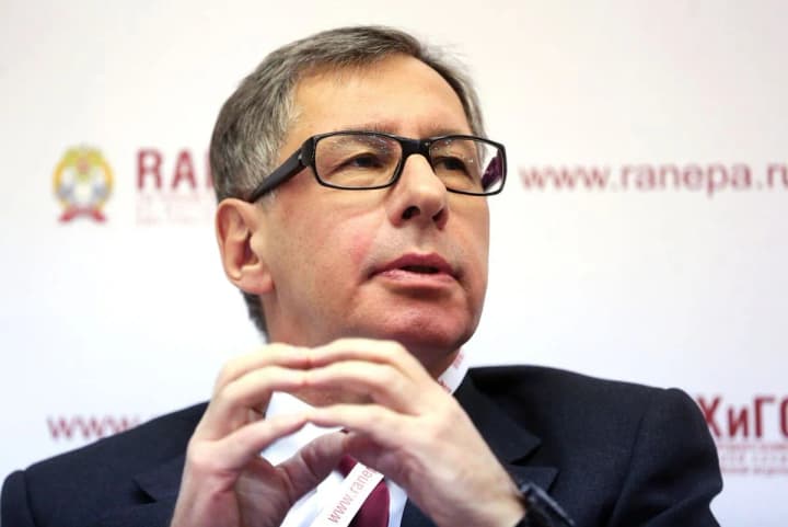 britain-confiscates-more-than-750-thousand-pounds-from-russian-oligarch-aven-bloomberg