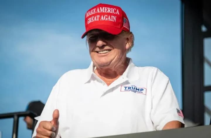 chtobi-zamedlit-prodvizhenie-kamali-kharris-tramp-zapuskaet-reklamnii-blits-na-dollar10-mln