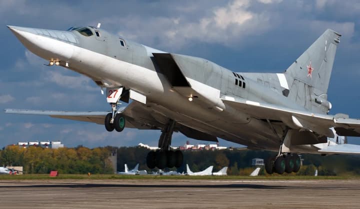 udaru-po-aerodromu-olenia-u-hur-pidtverdyly-poshkodzhennia-odrazu-dvokh-bombarduvalnykiv-tu-22m3