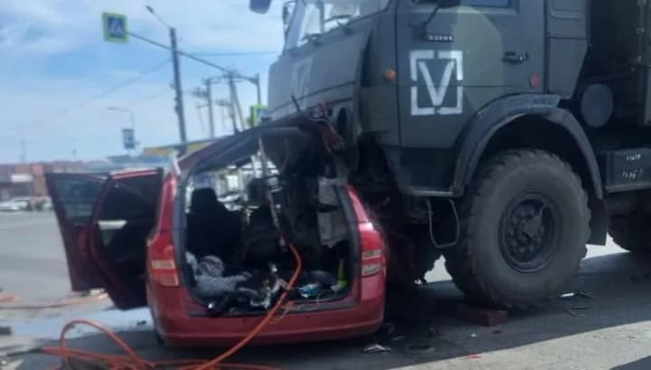 russian-military-truck-rammed-a-car-with-a-family-two-dead