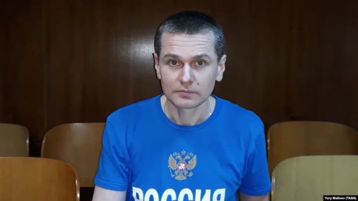 dekilka-rosiian-zasudzhenykh-u-ssha-znykly-z-bazy-danykh-amerykanskykh-viaznyts-zmi