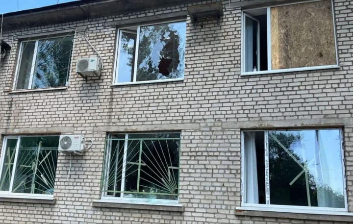 russians-hit-a-hospital-in-nikopol-with-artillery-one-person-was-killed